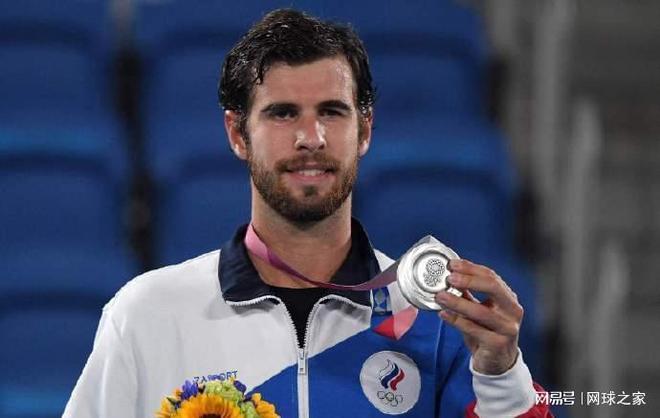 不仅因为两 不仅因为两