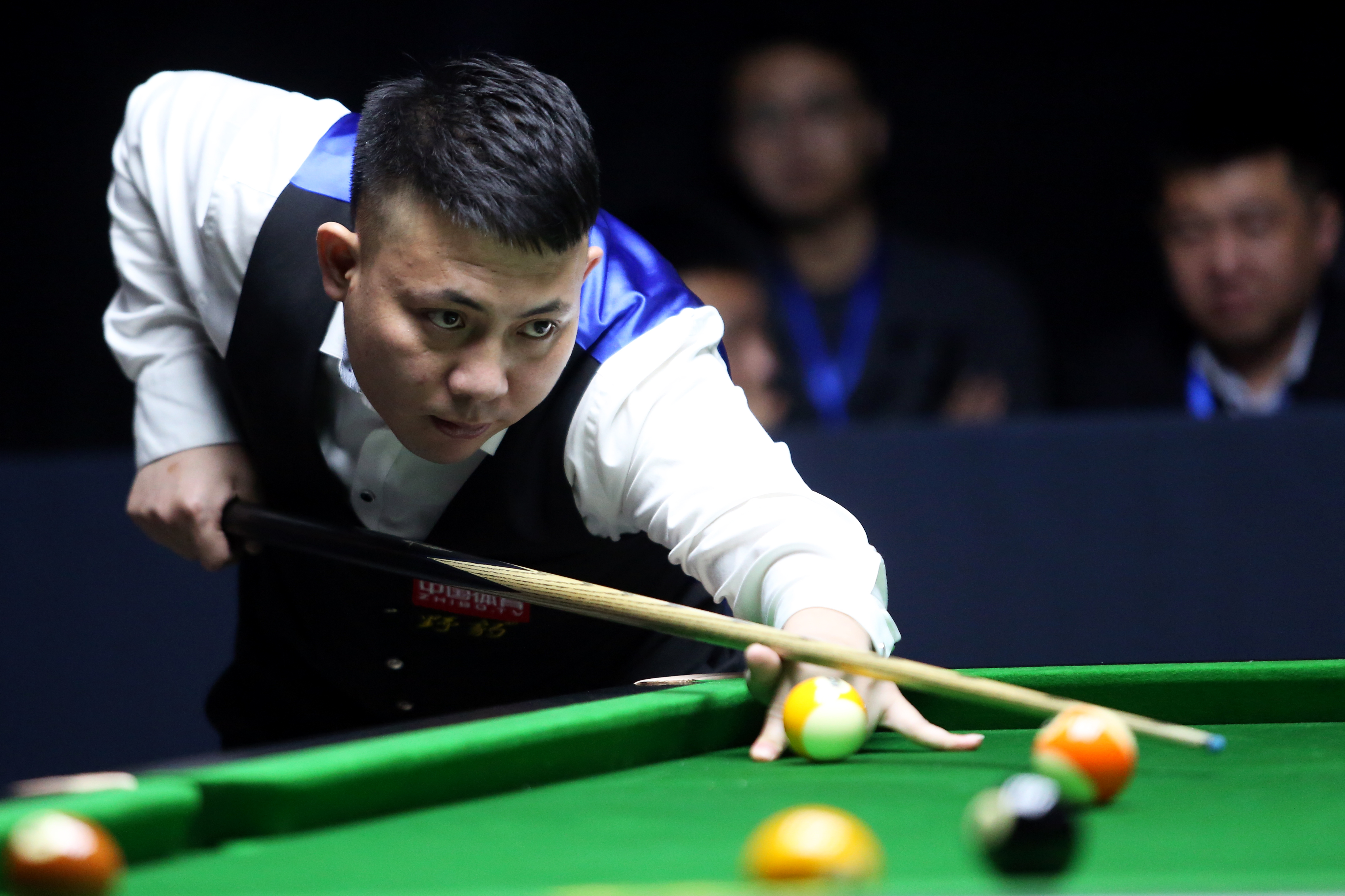 具有争冠的 具有争冠的